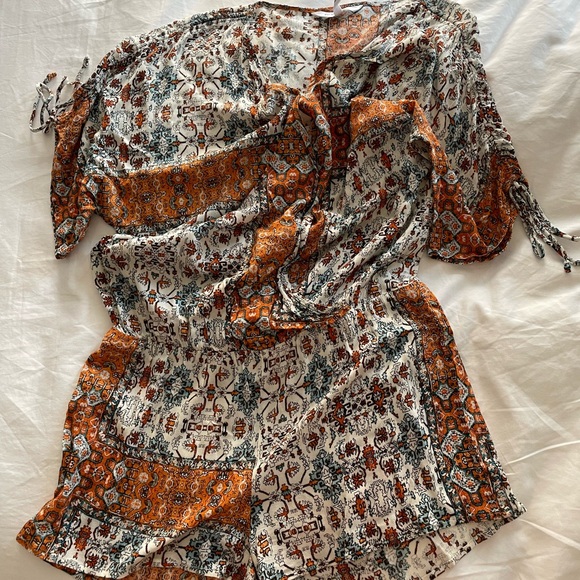 BCBGeneration bohemian patterned romper - size medium - Picture 3 of 5